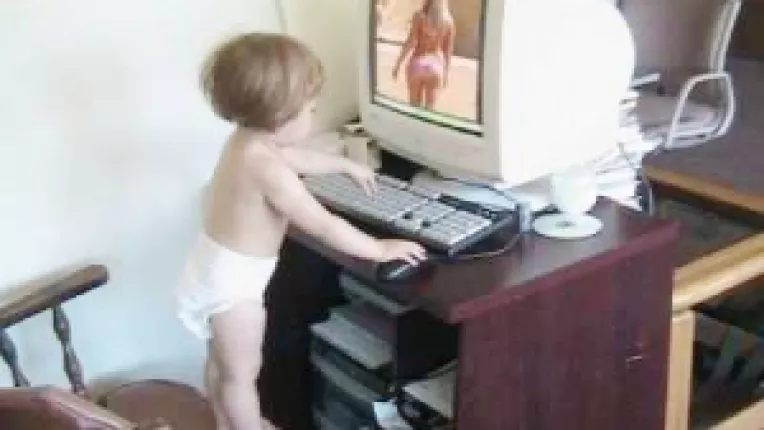 Banii ziarelor: Crestere din online, scadere la editiile tiparite