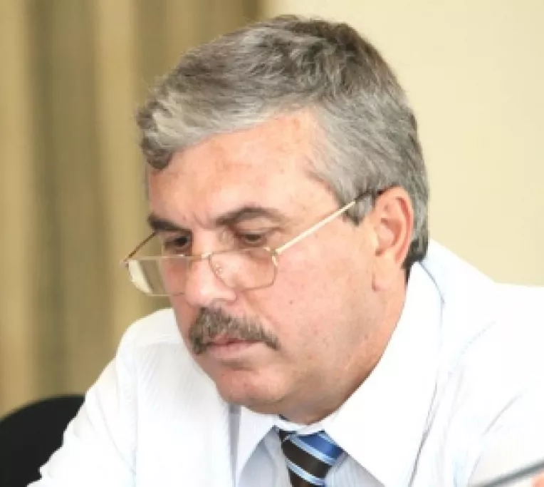 Boc si Nica renunta la 1.200 lei din salarii