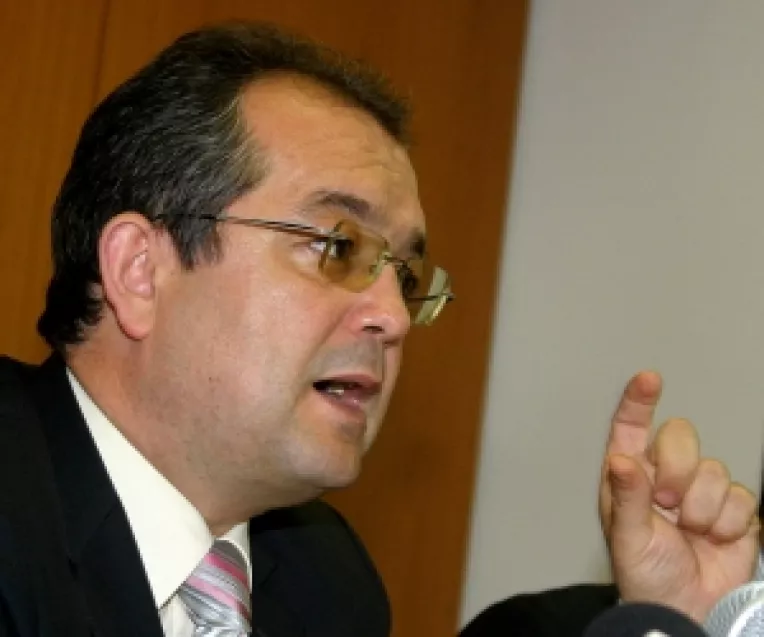 Boc trece la decapitari in filiale