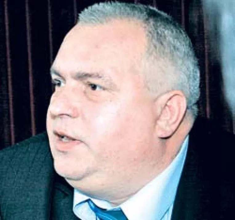 Constantinescu secretar general al guvernului iar Nemirschi ministru al Mediului