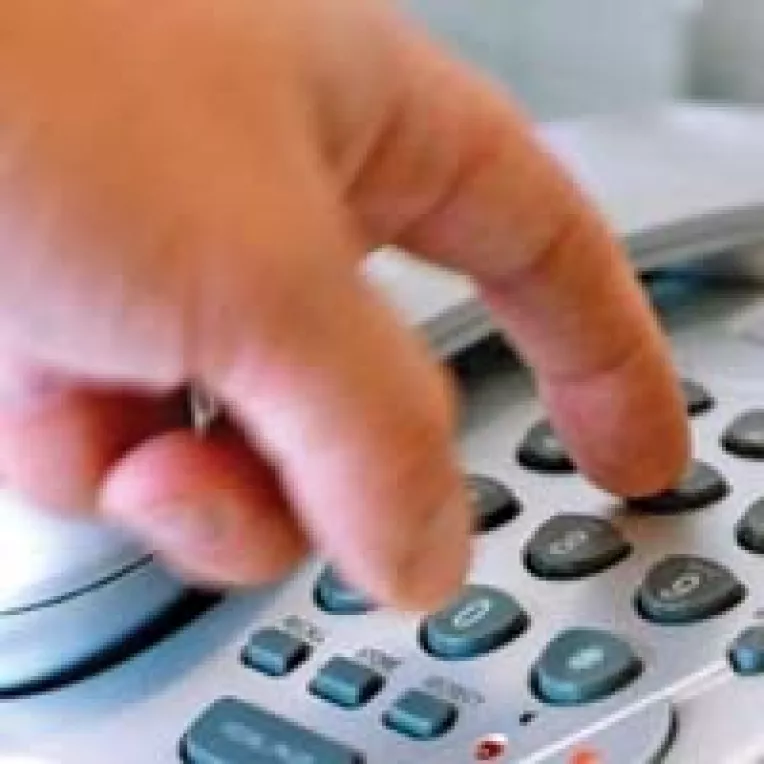 De maine, vom putea telefona doar cu prefix