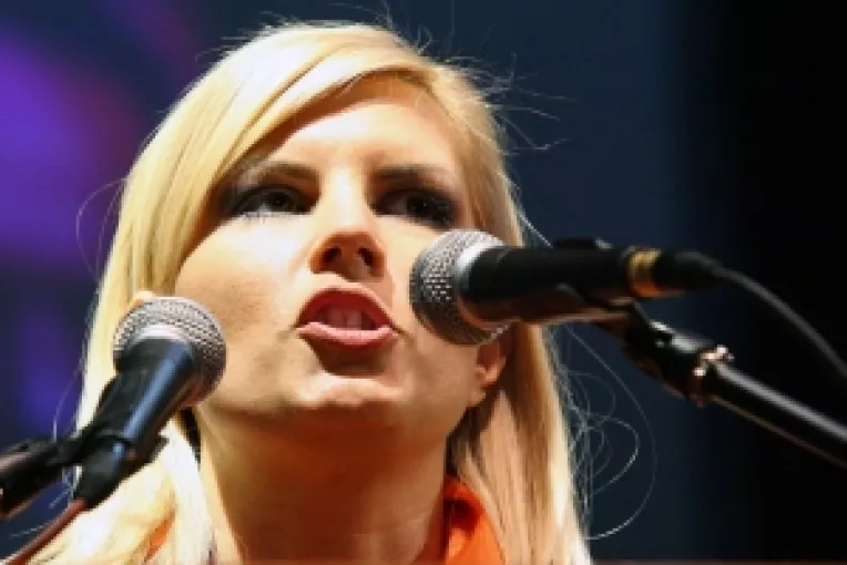 Elena Udrea a fost primita cu ostilitatea la Scoala de vara a tinerilor democrat-liberali