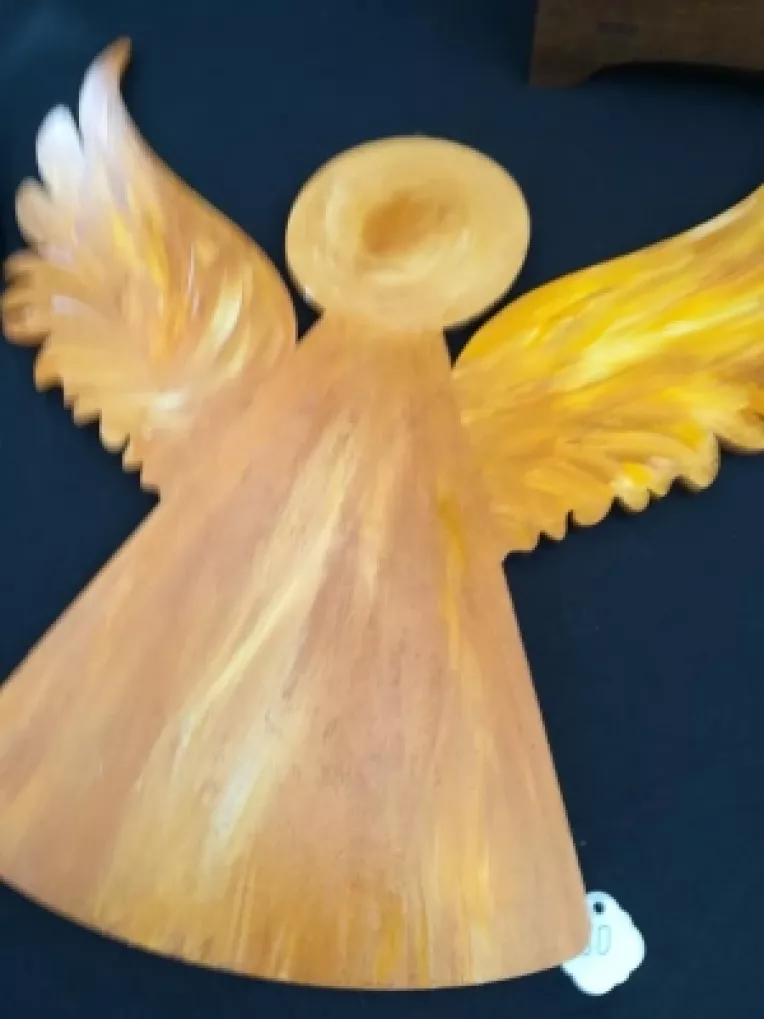 Eva Catalin si Razvan Moraru de la RedOwl lucreaza pe lemn cu acrilic sau tempera