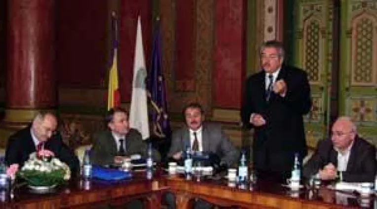 Exportatorii, amagiti cu diplome