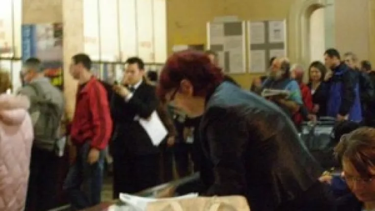 Fiscul tine deschis sambata si duminica pentru a se putea plati taxa auto inainte de triplarea din 15 decembrie