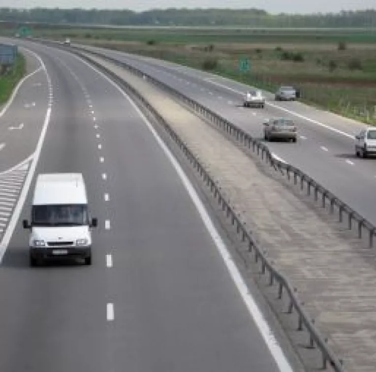Guvernantii se gandesc la biruri pe kilometri desenati pe hartie
Taxa de autostrada va fi de maxim de 3 euro/suta de km