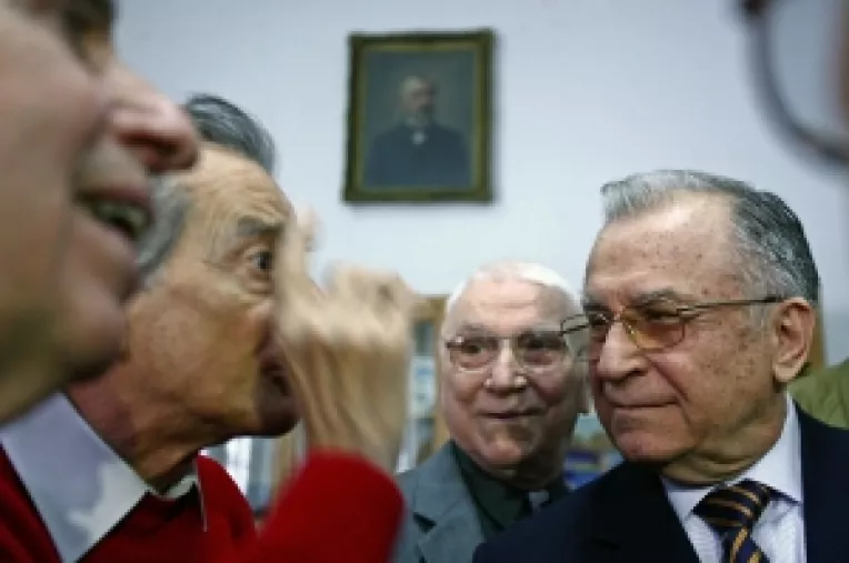 Iliescu, in campanie electorala pentru Nastase, la Mizil: PDL si-a inselat electoratul si a tradat mandatul primit in 2004