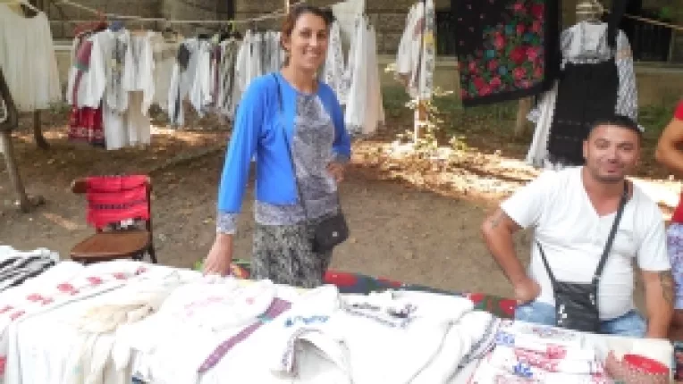 Mirela Moise din Teleorman: "Ii din toata tara, la targul colectionarilor si anticarilor de la MTR!"