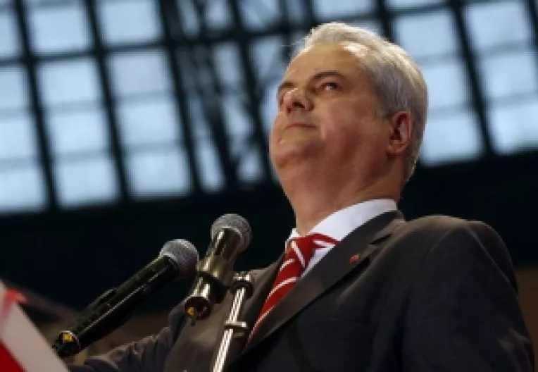 Nastase are la dispozitie mai multe variante de colegii uninominale in care sa candideze
