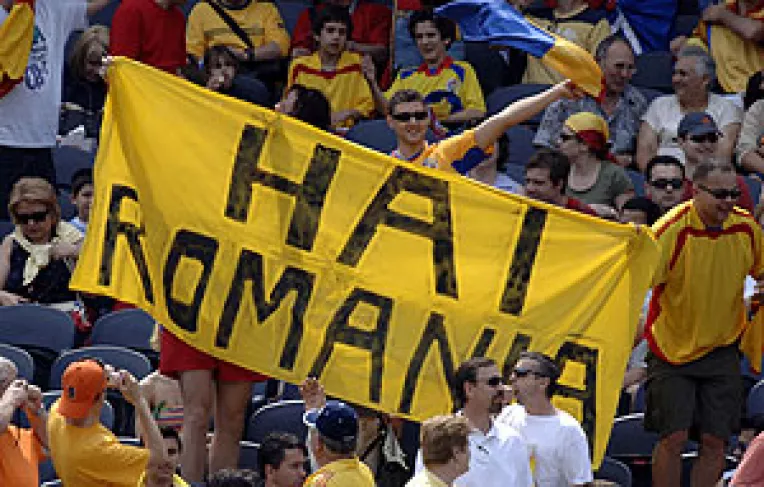 Olanda a invins Turcia cu 0-2, Nationala Romaniei s-a calificat la barajul pentru CM-2014 dupa ce a batut Estonia cu 2-0