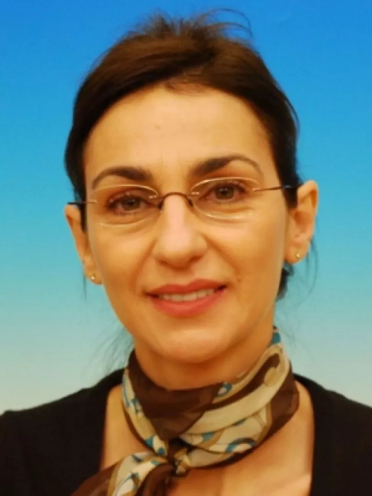 Oprea fara o femeie-parlamentar: Carmen Moldovan demisioneaza din UNPR