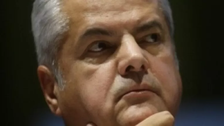 Sanctiuni de fatada: Guvernul Boc dat cu bidineaua