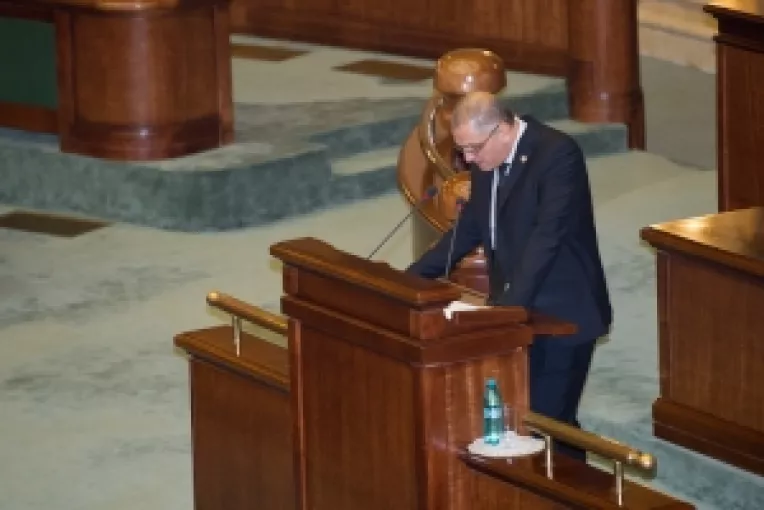 Senatorul Damian  Draghici:  "18 decembrie - Tripla sarbatoare care celebreaza toleranta si multiculturalitatea: Ziua Internationala a Minoritatilor, Ziua Minoritatilor Nationale din Romania si Ziua Internationala a Migrantilor"