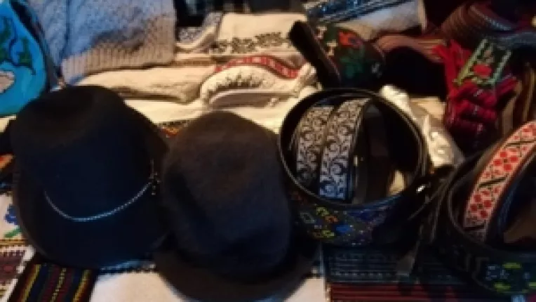 Veronica Hojbota din Suceava: Bundite de lana si palarii de fetru si de angora, la Piata Taraneasca